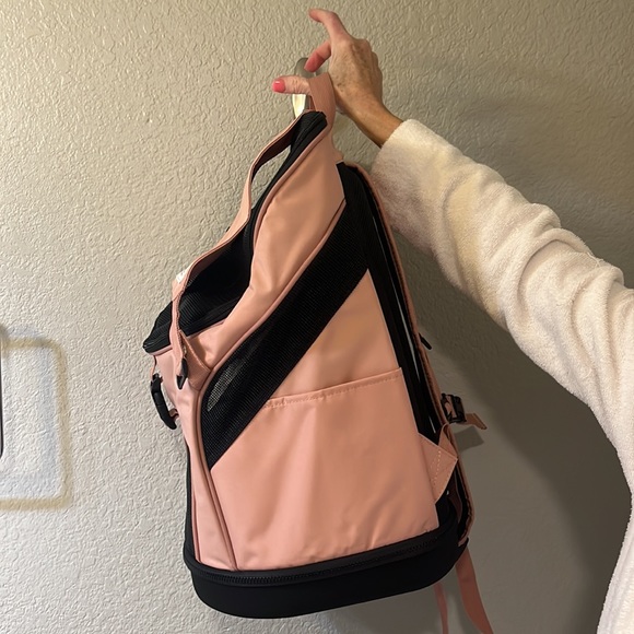 Bloomingdale’s Pet Backpack 🎒🌺 - Picture 12 of 15